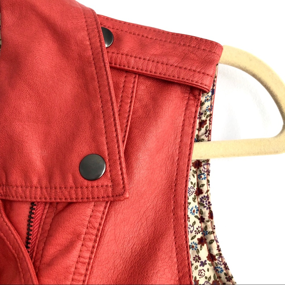 Red Vest - Picture 8 of 8